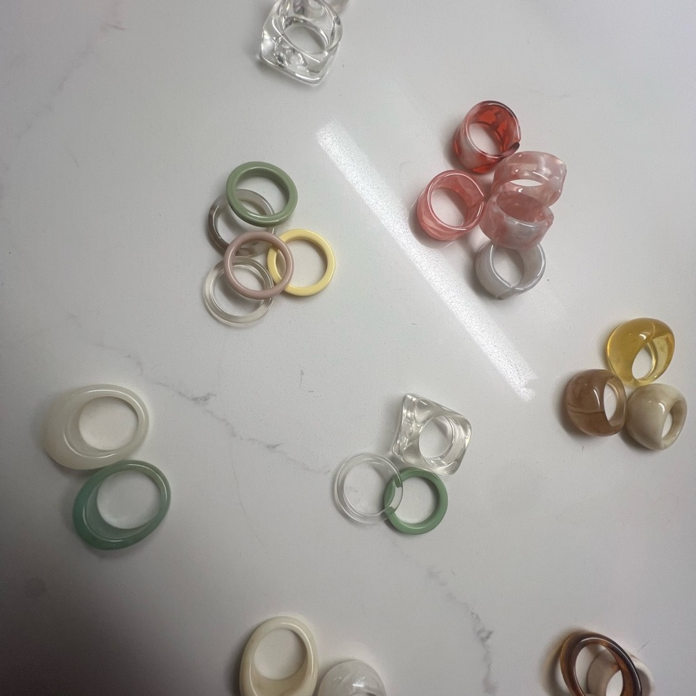 Assorted Resin Rings - Picture 7 of 8
